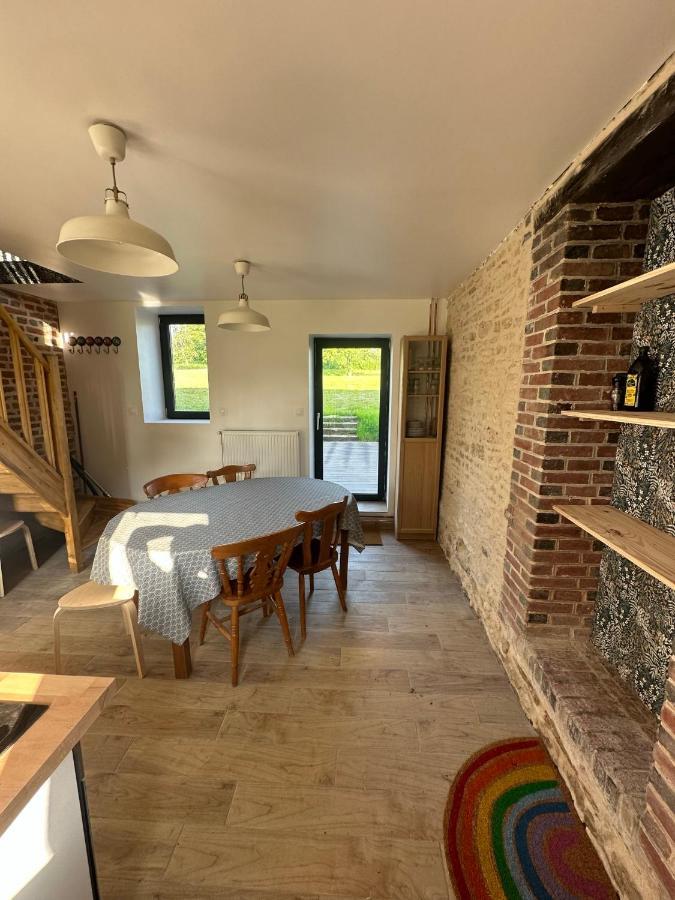 Gite Confortable Au Milieu Des Pres - La Ferme De Montigny Neauphe-Sur-Dive Екстер'єр фото